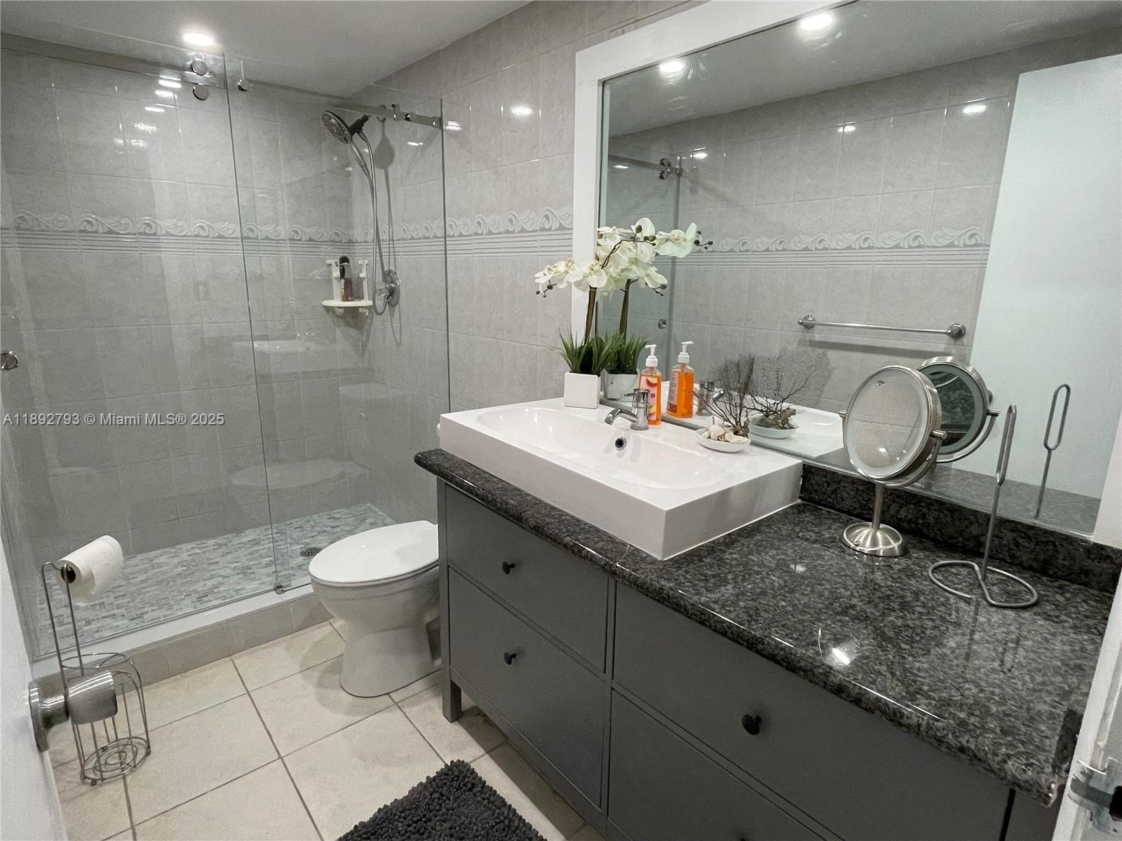 Photo of 3800 Ocean Dr  #410, Hollywood, Florida, 33019 - Guest Bathroom