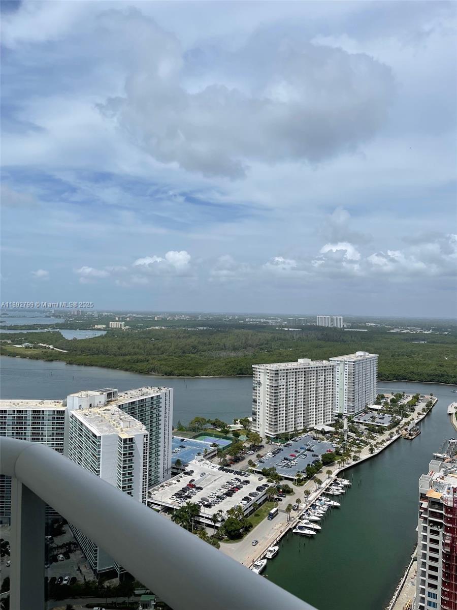 3405 2 / 2 1435 sq. ft. $ 2025-10-08 0 foto