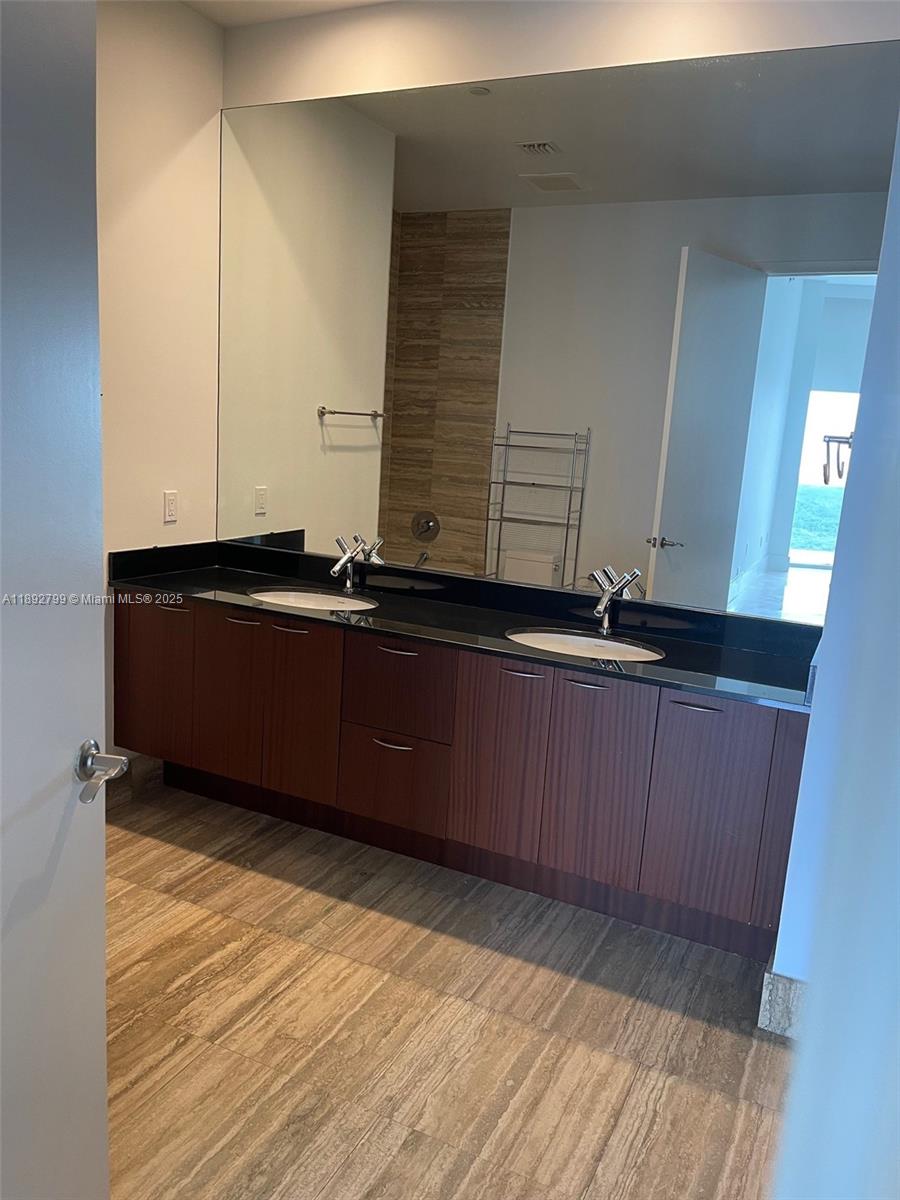 3405 2 / 2 1435 sq. ft. $ 2025-10-08 0 foto