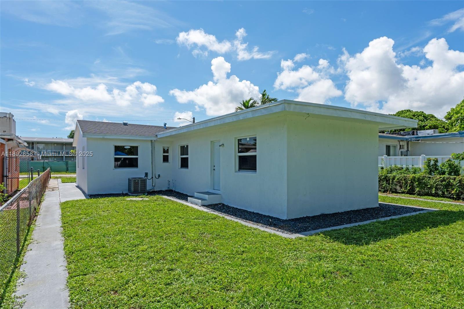 See details / 2294 sq. ft. $ 2025-10-08 0 Photo