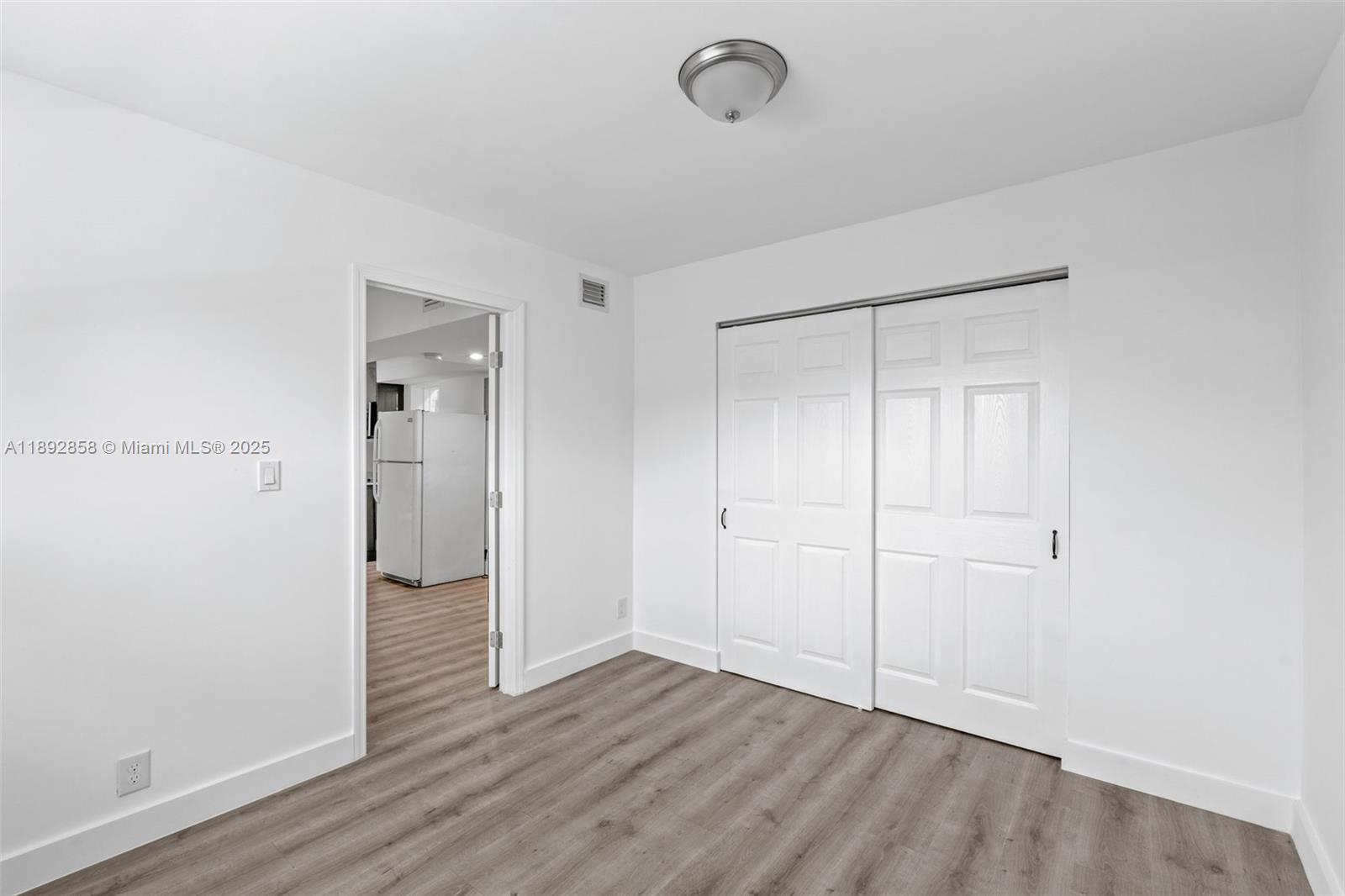 See details / 2294 sq. ft. $ 2025-10-08 0 Photo