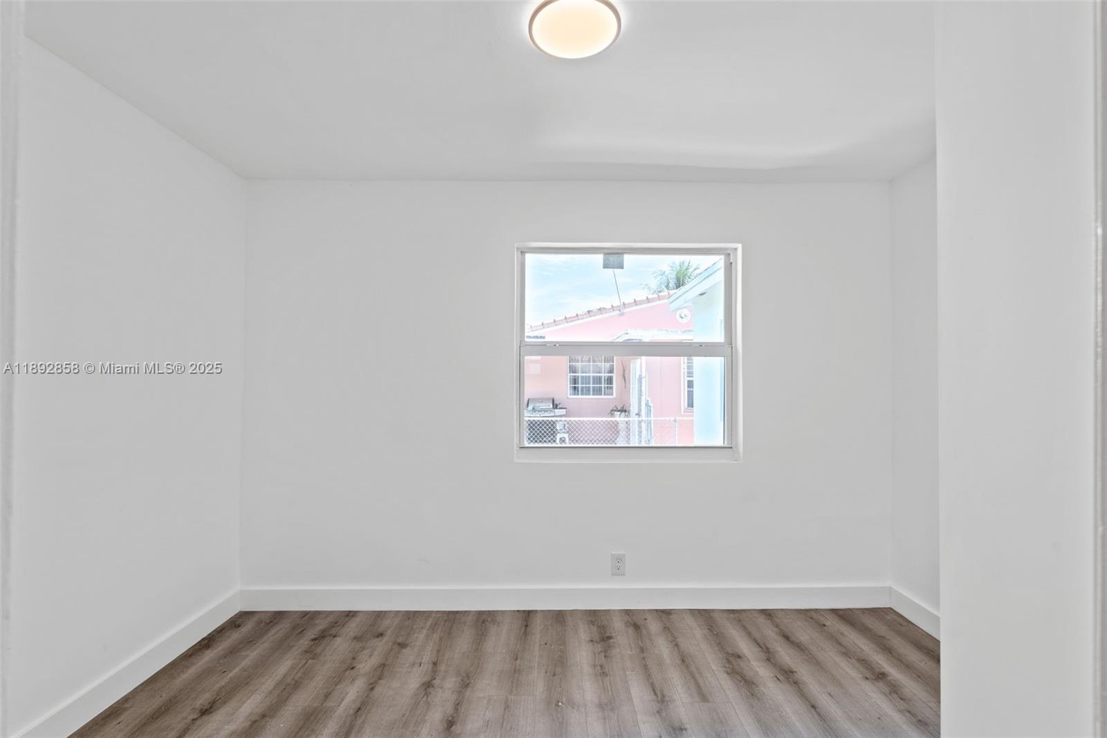 See details / 2294 sq. ft. $ 2025-10-08 0 Photo