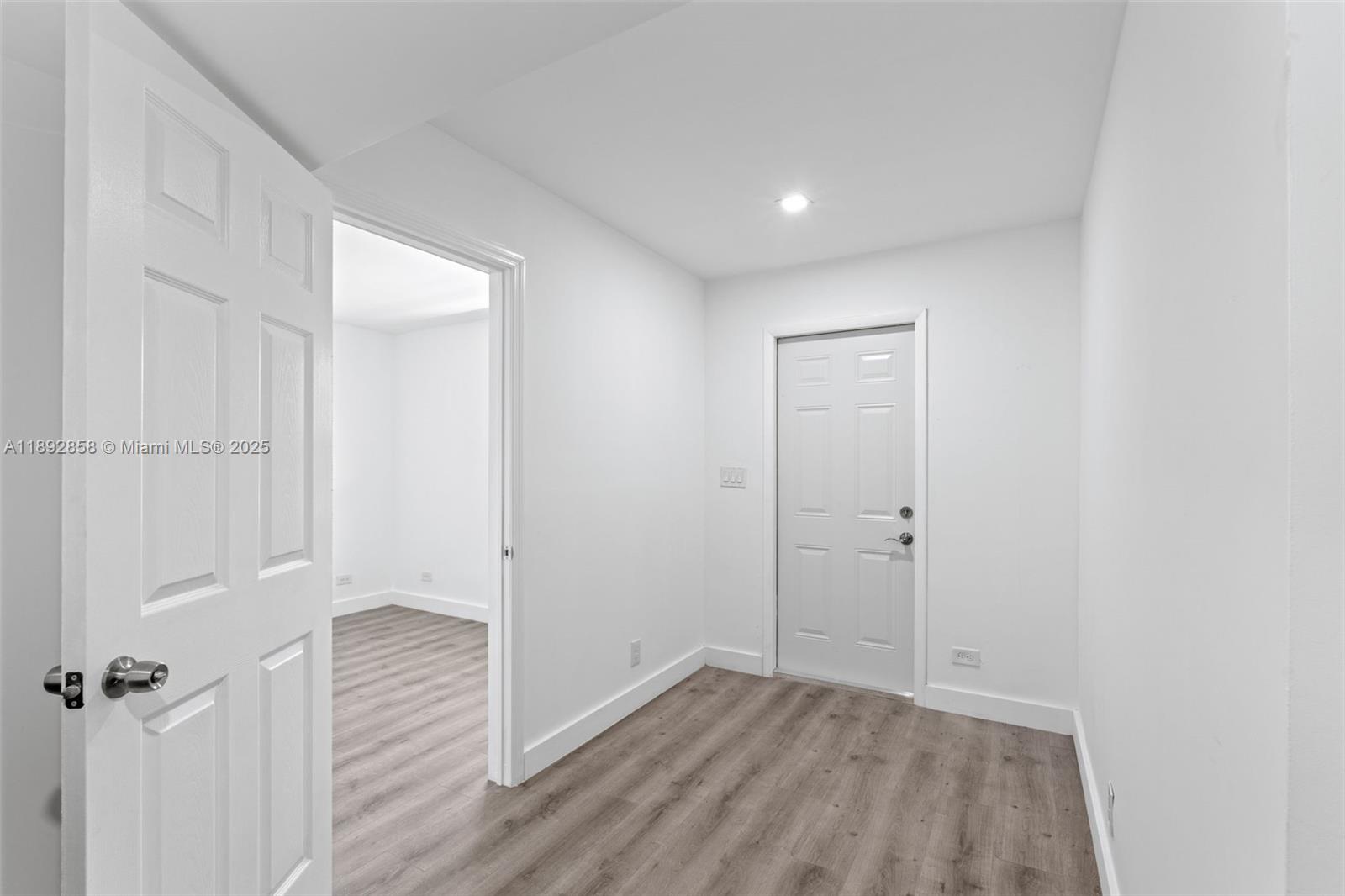 See details / 2294 sq. ft. $ 2025-10-08 0 Photo