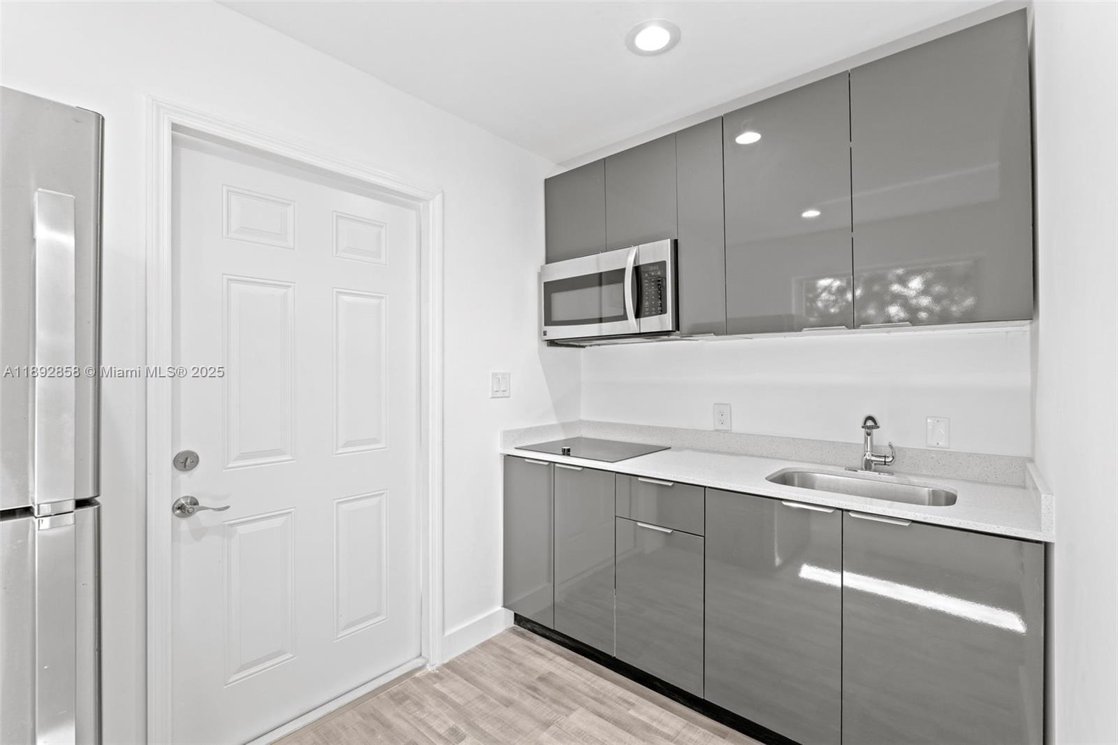 See details / 2294 sq. ft. $ 2025-10-08 0 Photo