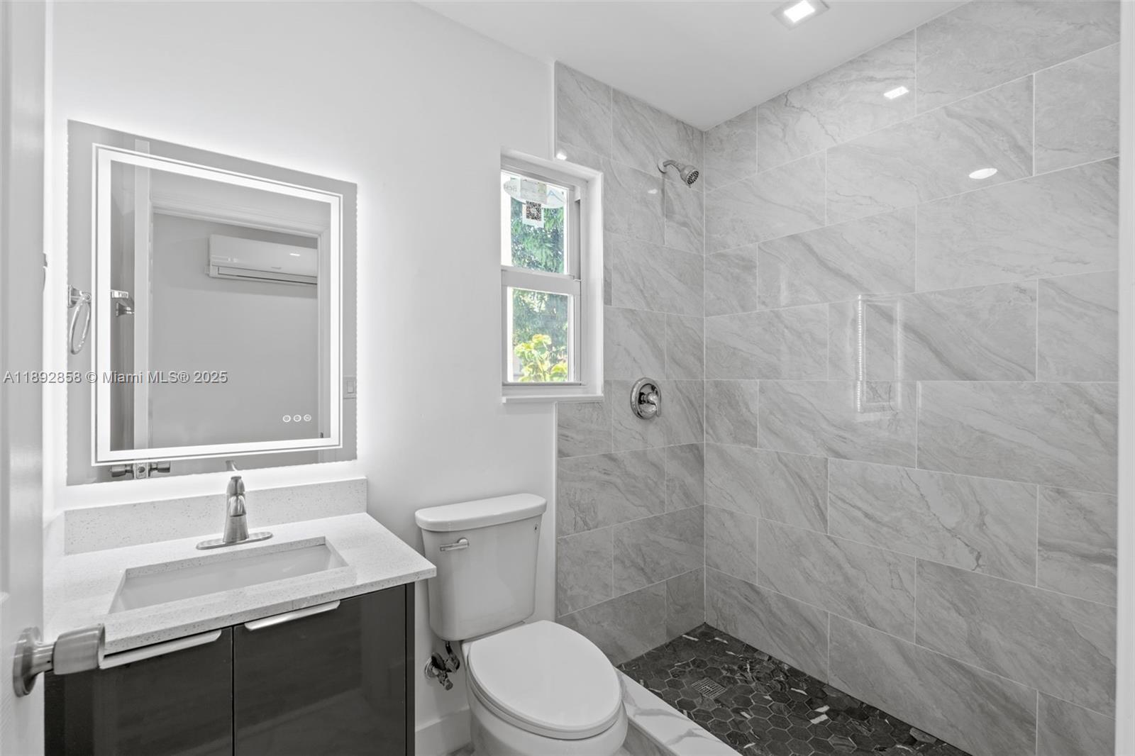 See details / 2294 sq. ft. $ 2025-10-08 0 Photo