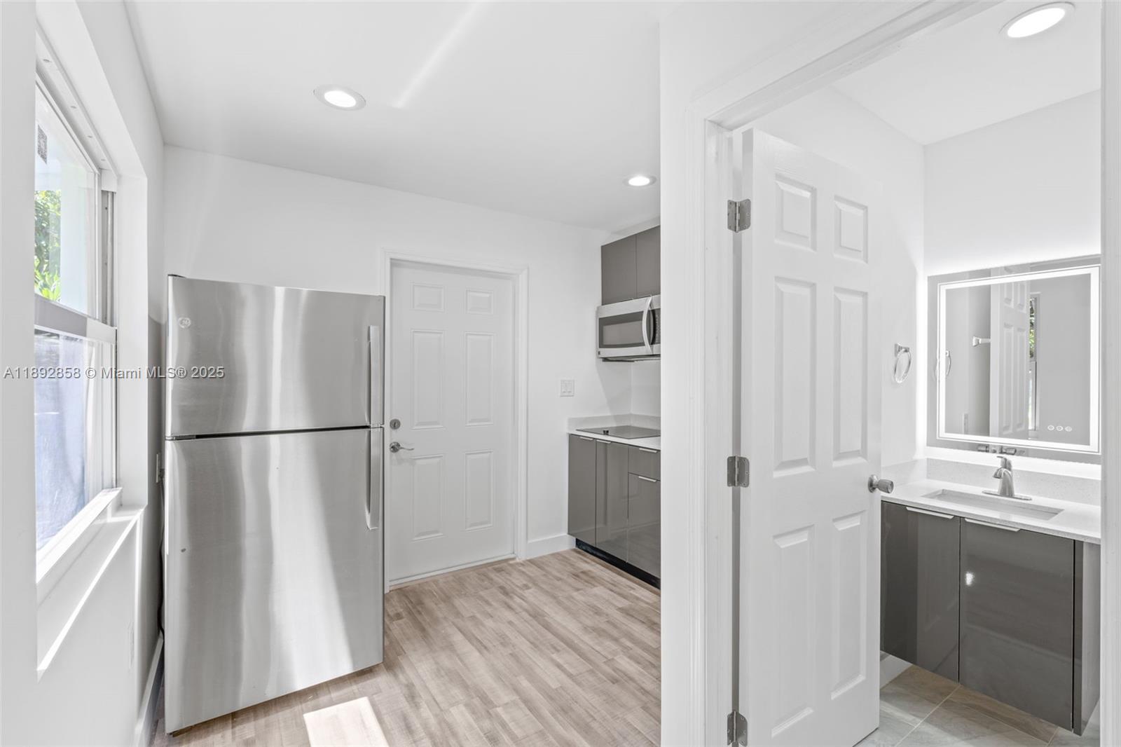 See details / 2294 sq. ft. $ 2025-10-08 0 Photo