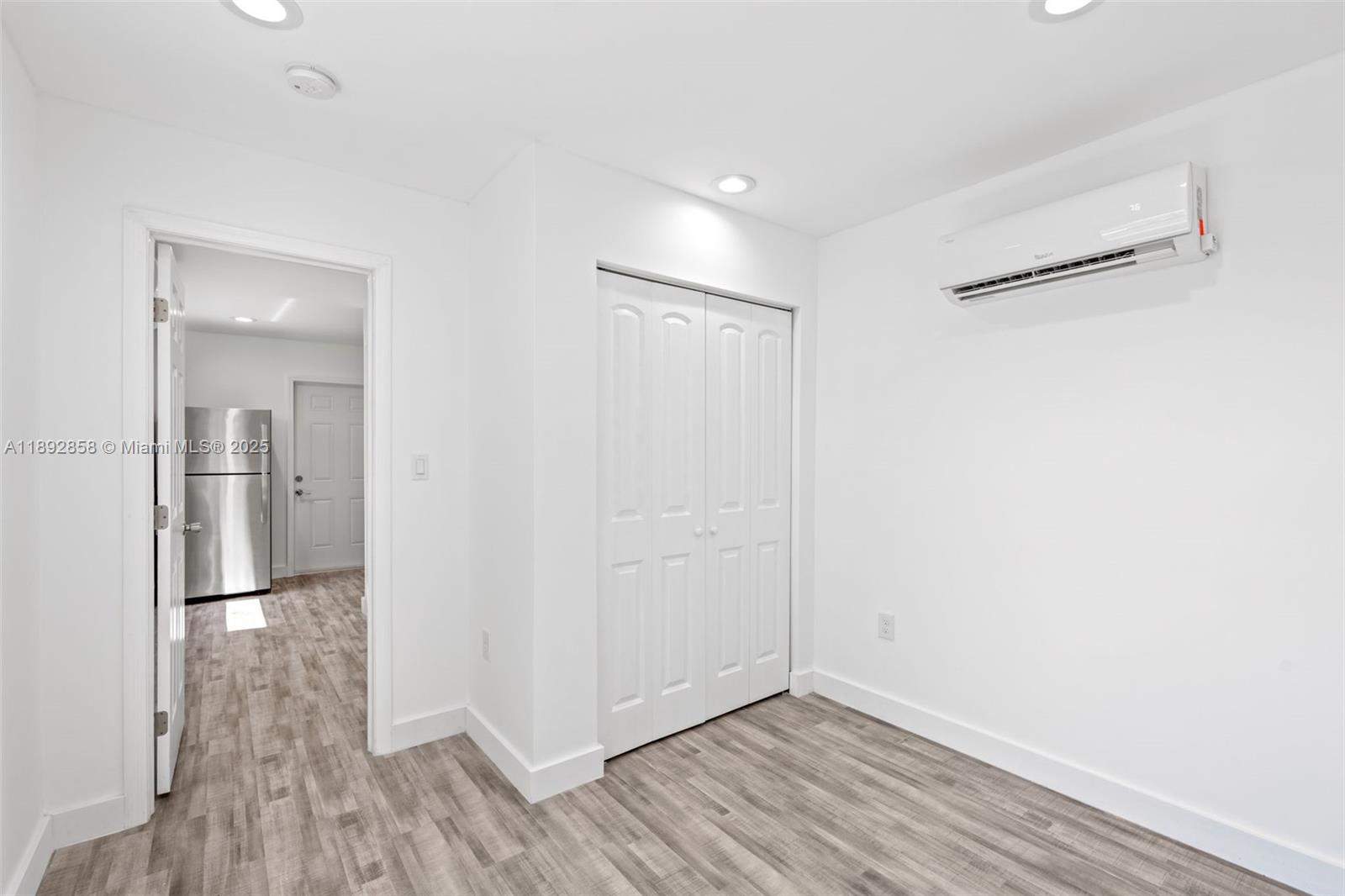 See details / 2294 sq. ft. $ 2025-10-08 0 Photo