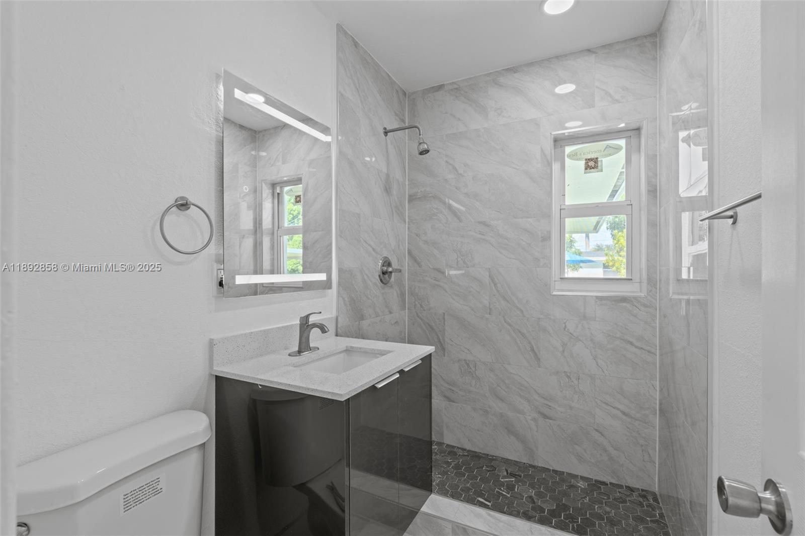 See details / 2294 sq. ft. $ 2025-10-08 0 Photo