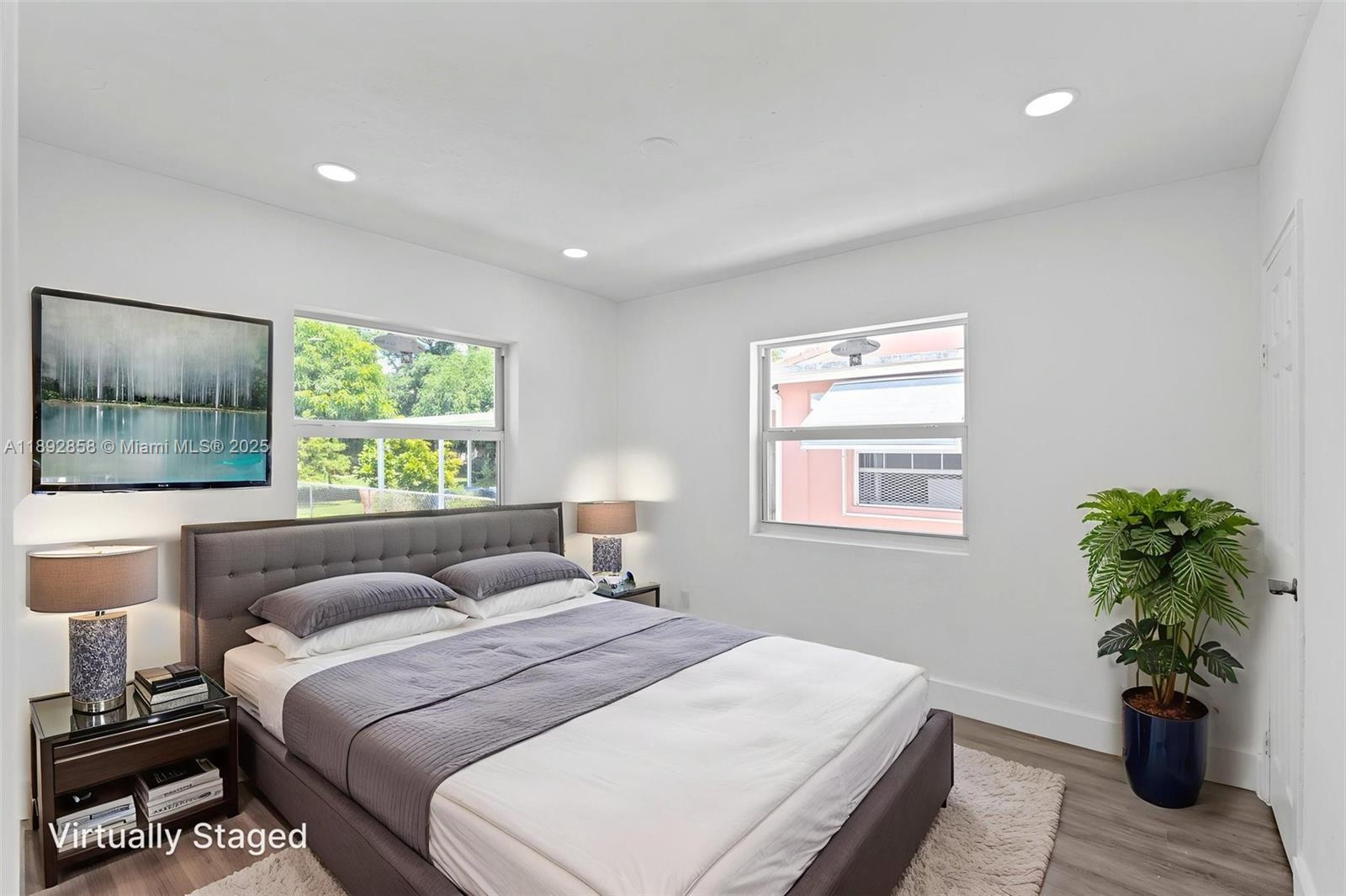 See details / 2294 sq. ft. $ 2025-10-08 0 Photo