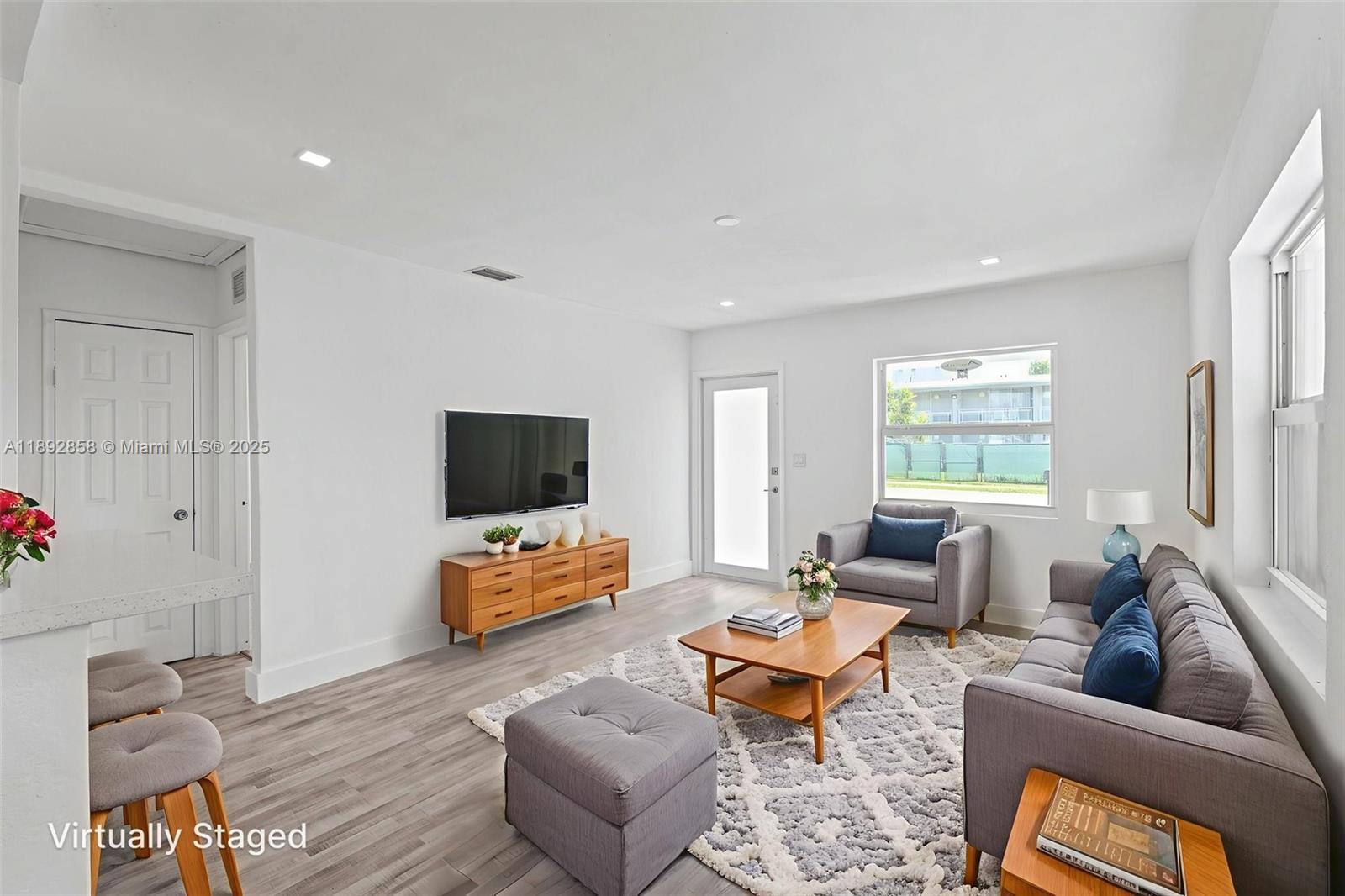See details / 2294 sq. ft. $ 2025-10-08 0 Photo