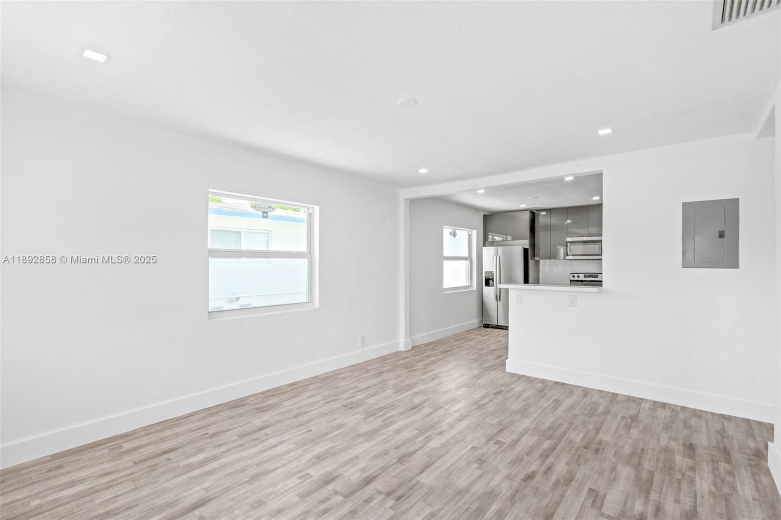 See details / 2294 sq. ft. $ 2025-10-08 0 Photo
