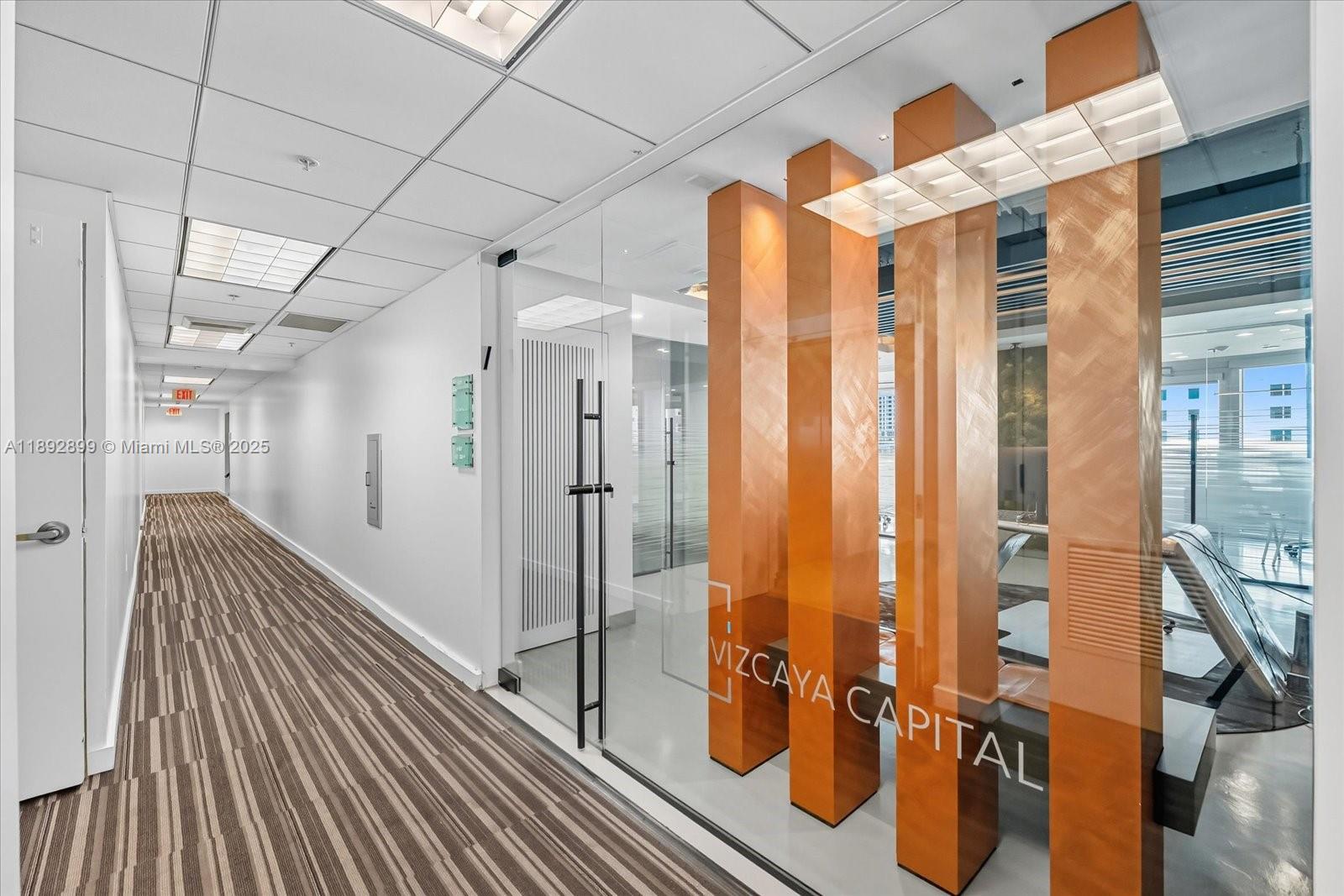 Подробнее 1002  /   кв.футов $ 2025-10-08 0 Фото