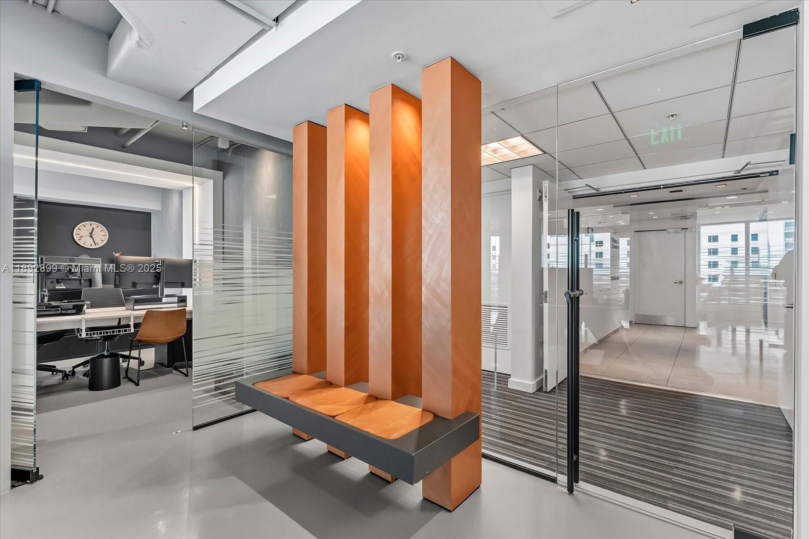 Подробнее 1002  /   кв.футов $ 2025-10-08 0 Фото