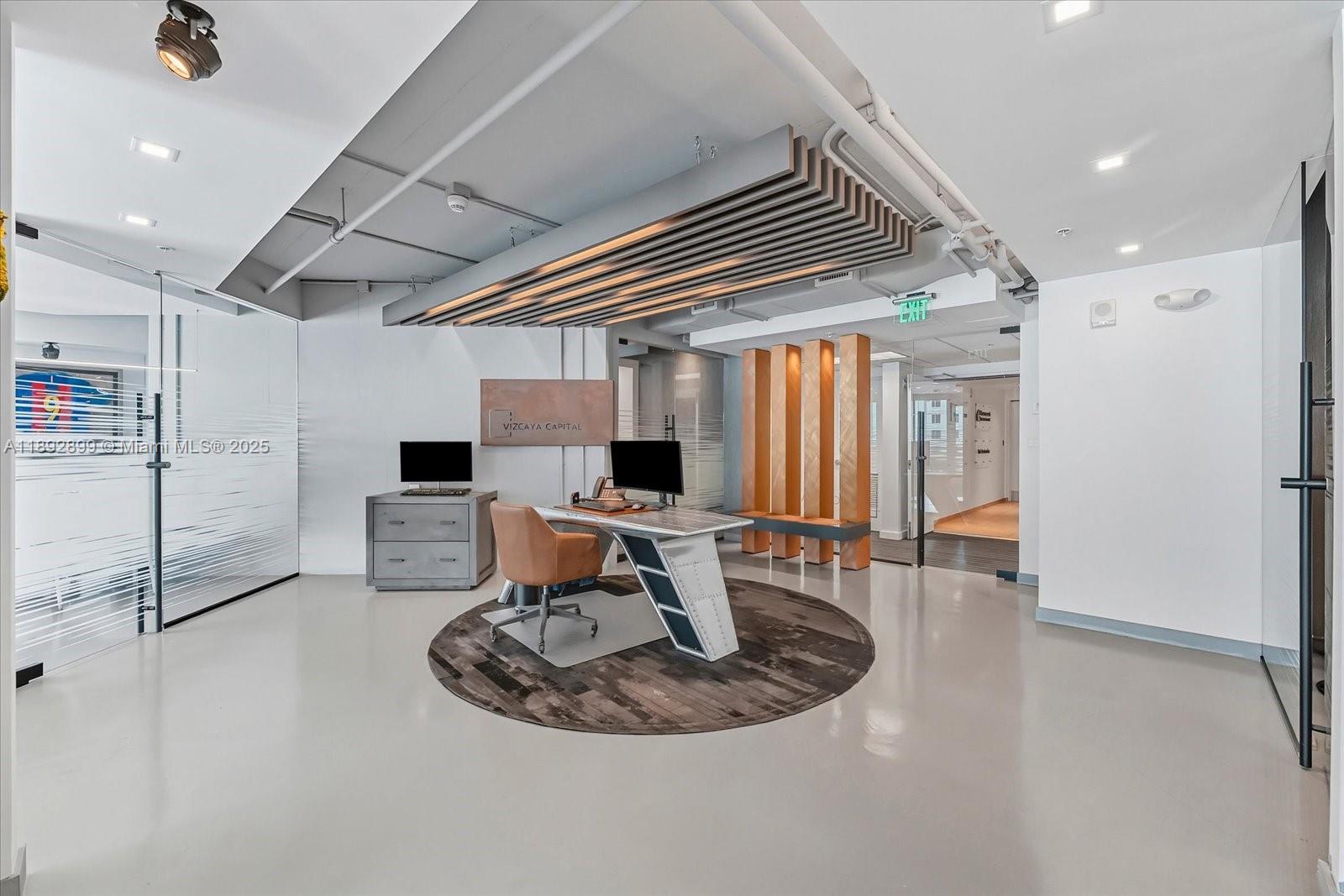 Подробнее 1002  /   кв.футов $ 2025-10-08 0 Фото