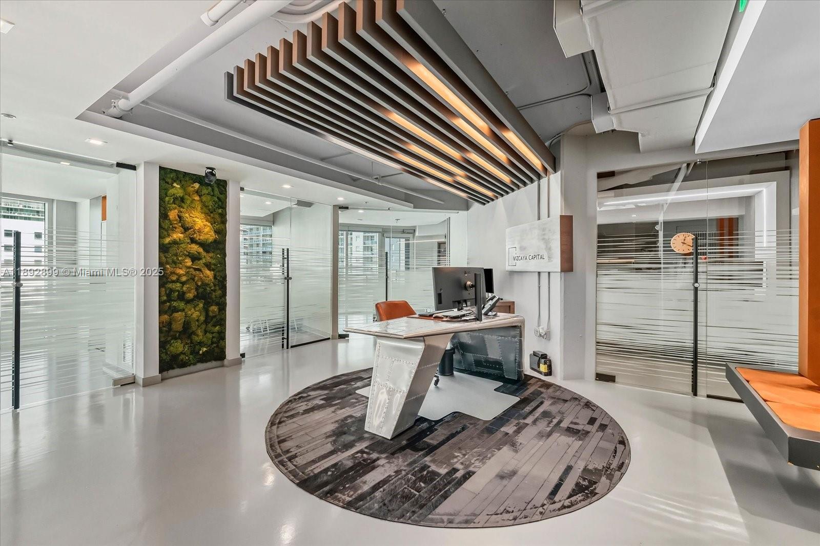 Подробнее 1002  /   кв.футов $ 2025-10-08 0 Фото