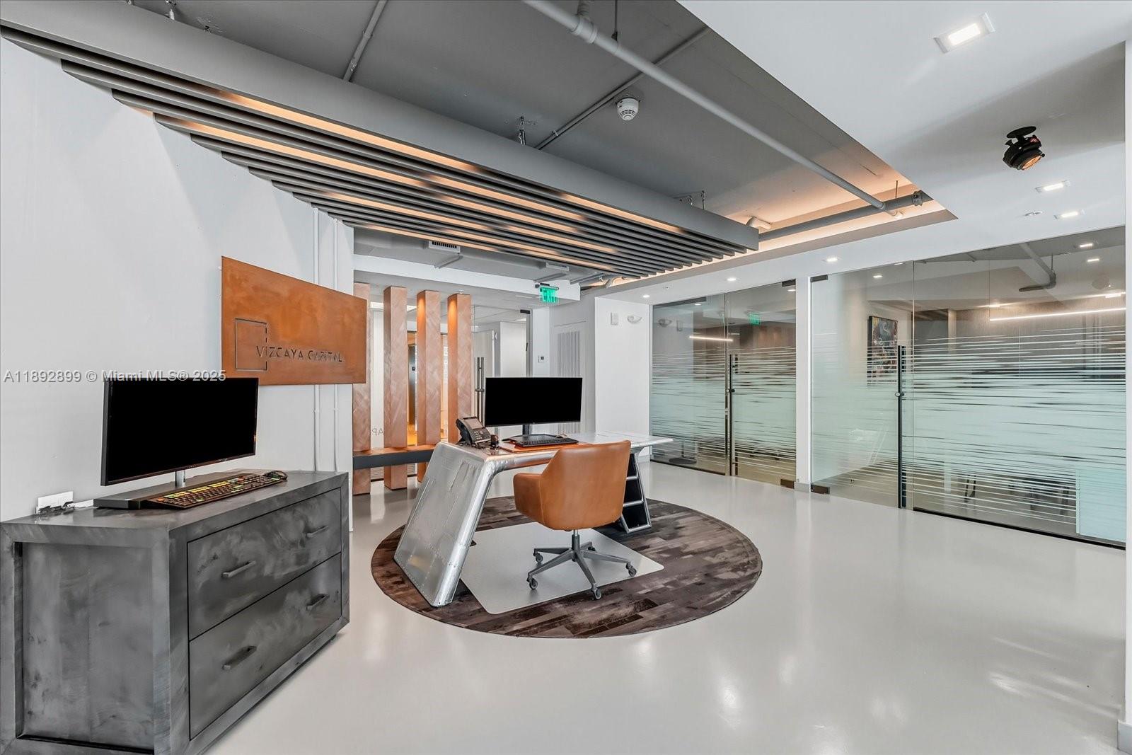 Подробнее 1002  /   кв.футов $ 2025-10-08 0 Фото