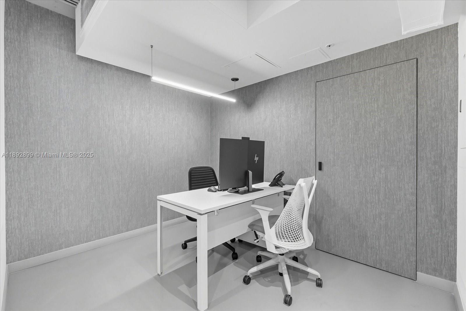 Подробнее 1002  /   кв.футов $ 2025-10-08 0 Фото