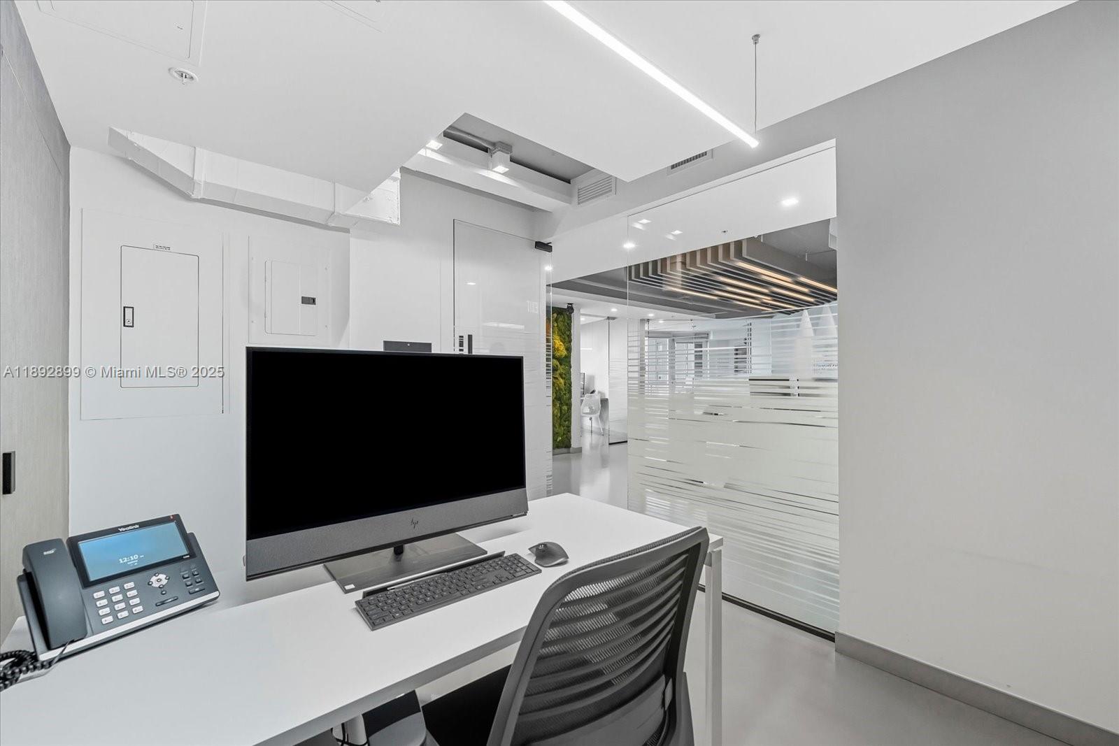 Подробнее 1002  /   кв.футов $ 2025-10-08 0 Фото