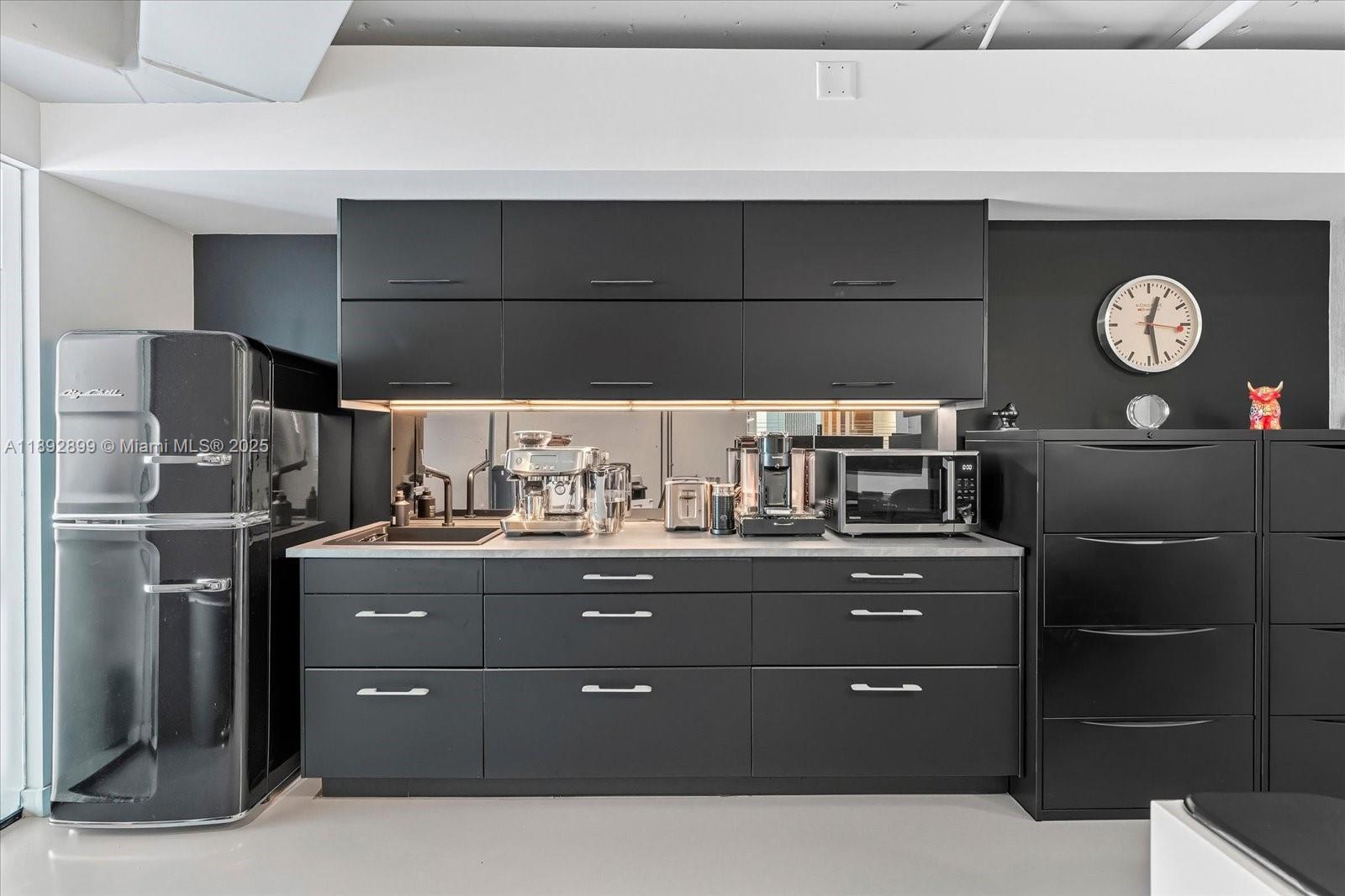 Подробнее 1002  /   кв.футов $ 2025-10-08 0 Фото