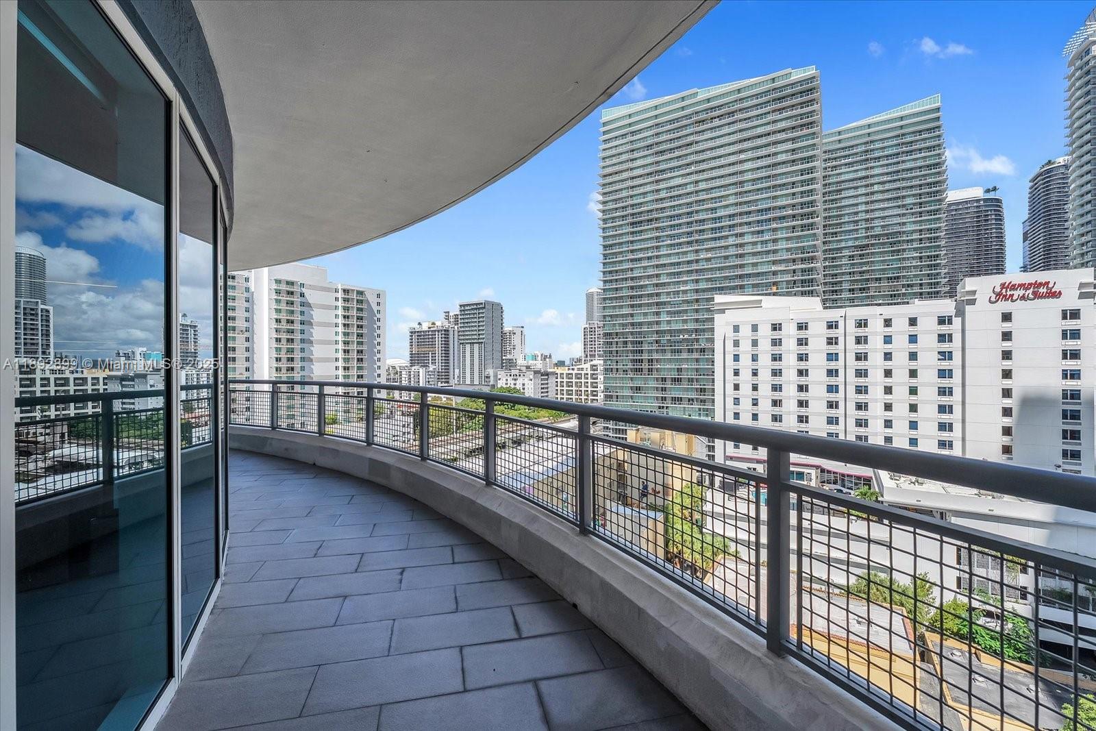 Подробнее 1002  /   кв.футов $ 2025-10-08 0 Фото