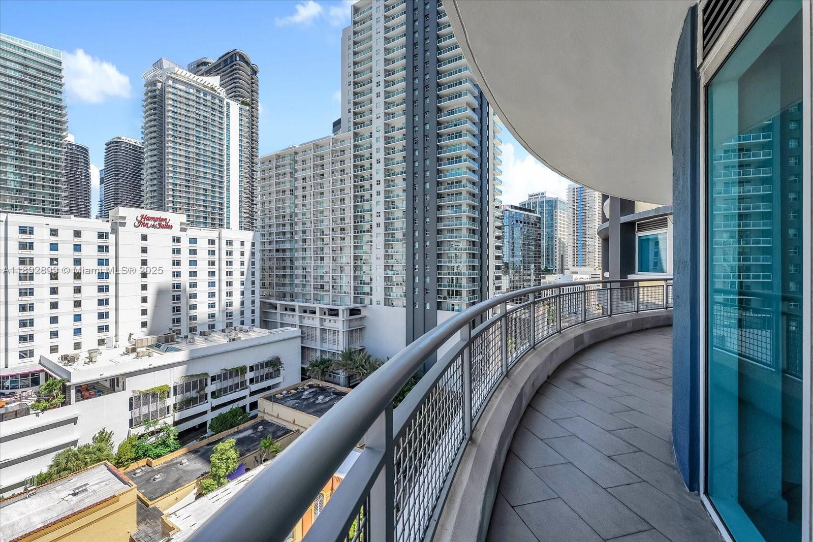 Подробнее 1002  /   кв.футов $ 2025-10-08 0 Фото