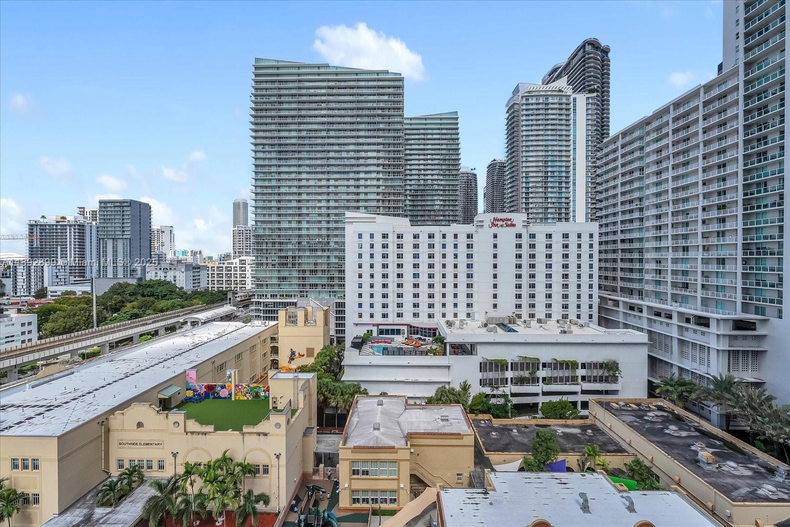 Подробнее 1002  /   кв.футов $ 2025-10-08 0 Фото