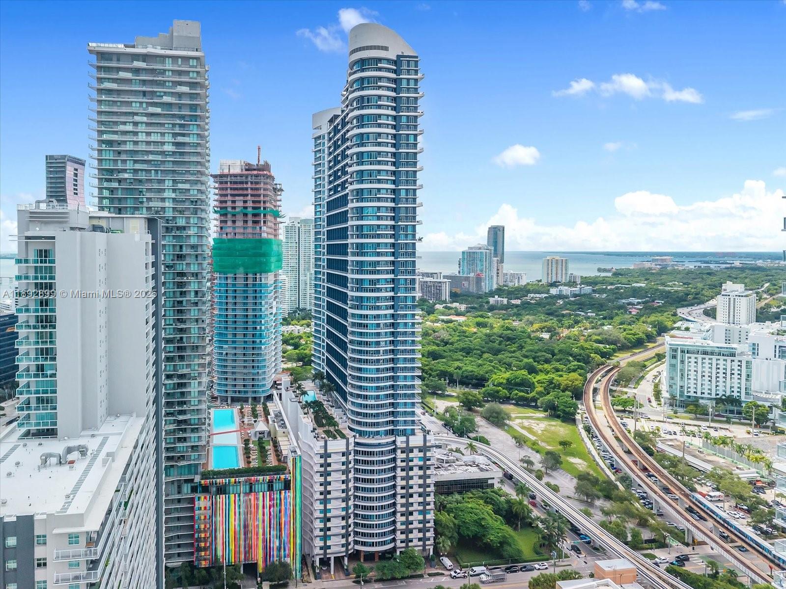 Подробнее 1002  /   кв.футов $ 2025-10-08 0 Фото