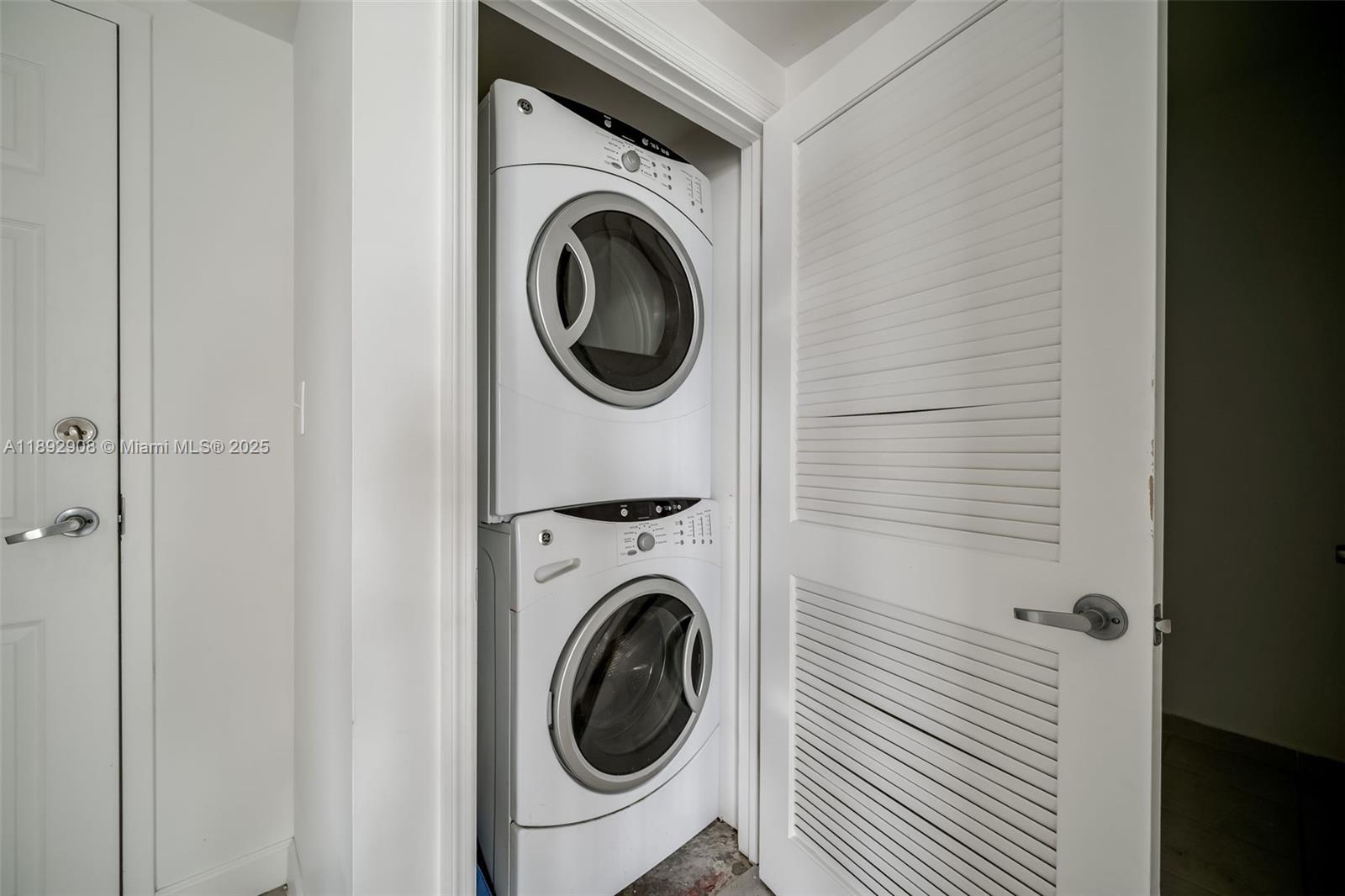 Photo of 140 Dixie Hwy  #1011, Hollywood, Florida, 33020 - 