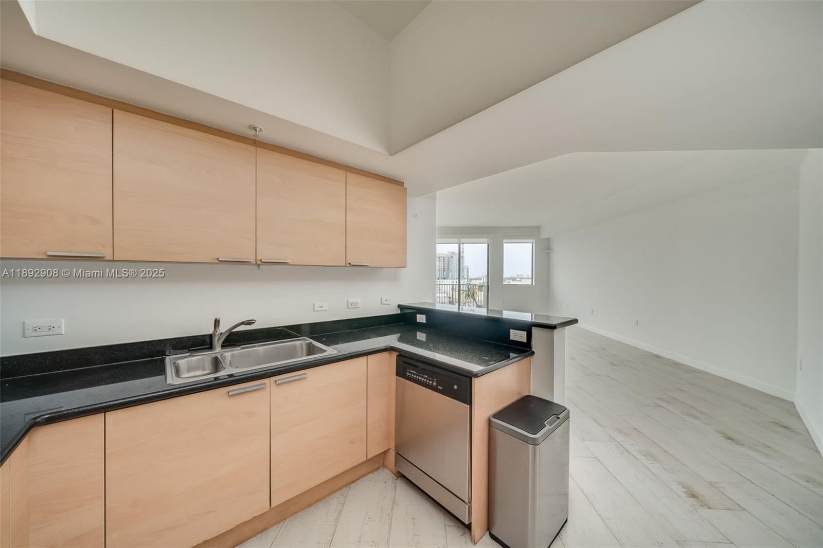 Photo of 140 Dixie Hwy  #1011, Hollywood, Florida, 33020 - 