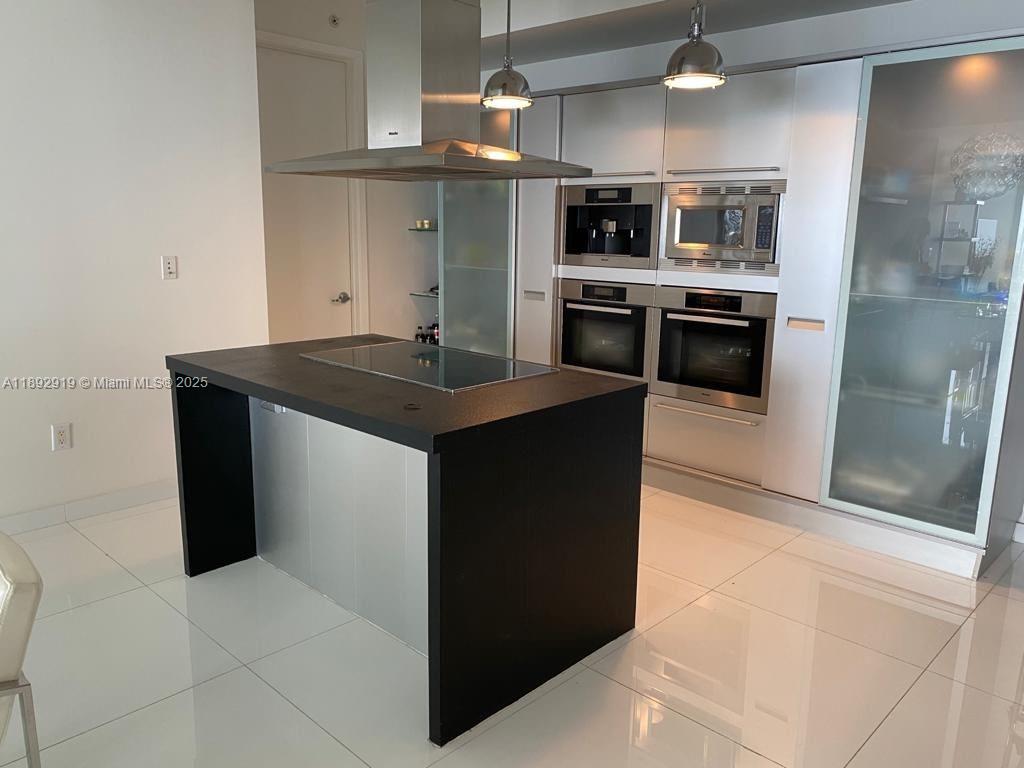 See details 3306 2 / 3 1614 sq. ft. $ 2025-10-08 0 Photo