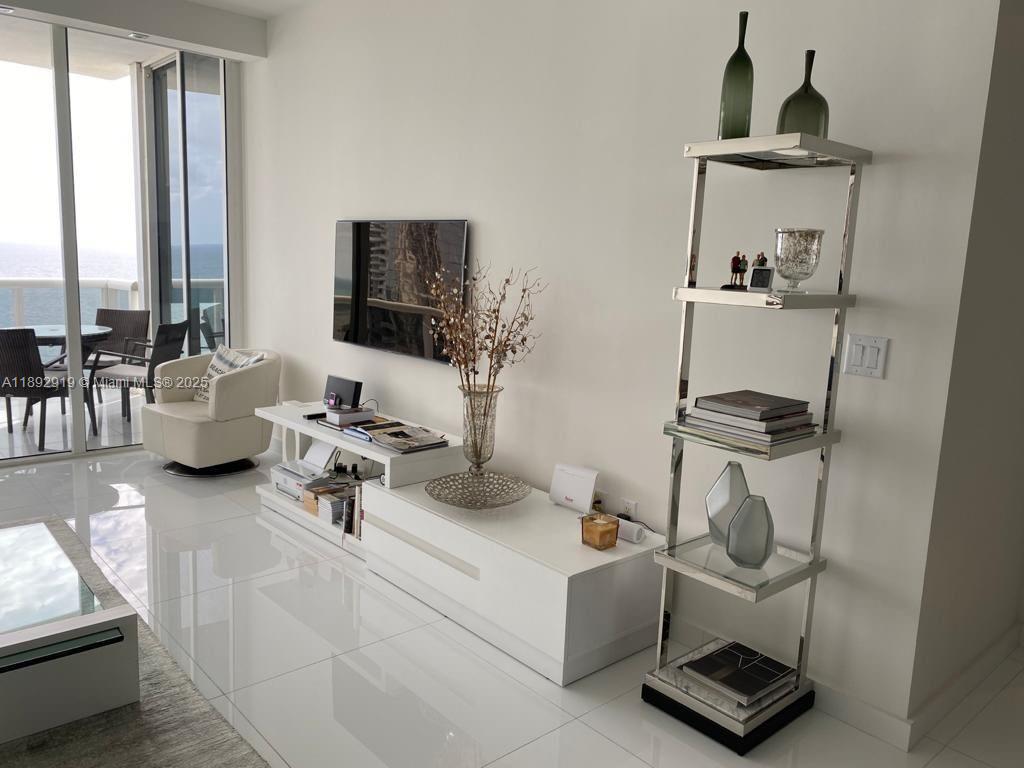 See details 3306 2 / 3 1614 sq. ft. $ 2025-10-08 0 Photo