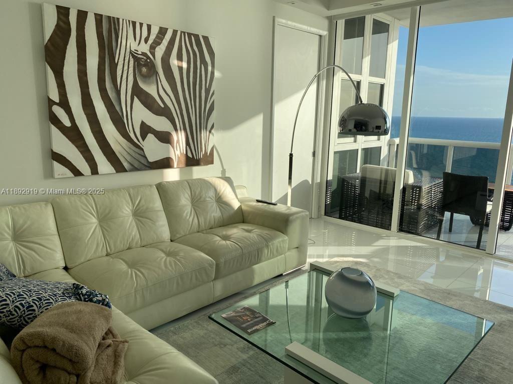 See details 3306 2 / 3 1614 sq. ft. $ 2025-10-08 0 Photo