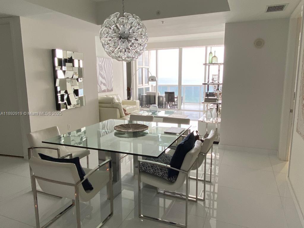 See details 3306 2 / 3 1614 sq. ft. $ 2025-10-08 0 Photo