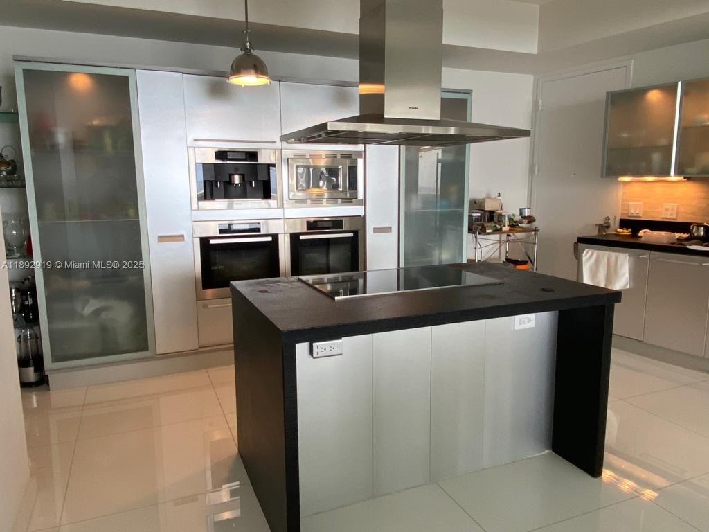 See details 3306 2 / 3 1614 sq. ft. $ 2025-10-08 0 Photo