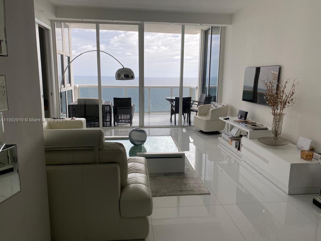 See details 3306 2 / 3 1614 sq. ft. $ 2025-10-08 0 Photo