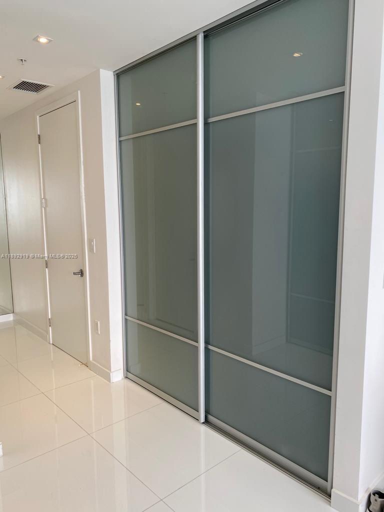 See details 3306 2 / 3 1614 sq. ft. $ 2025-10-08 0 Photo