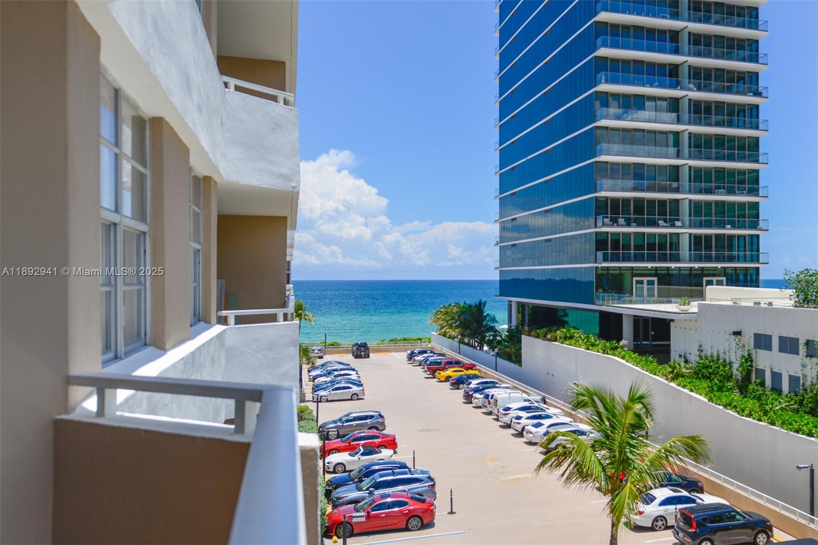 Ver detalles 4L 1 / 2 870 sq. ft. $ 2025-10-08 0 foto