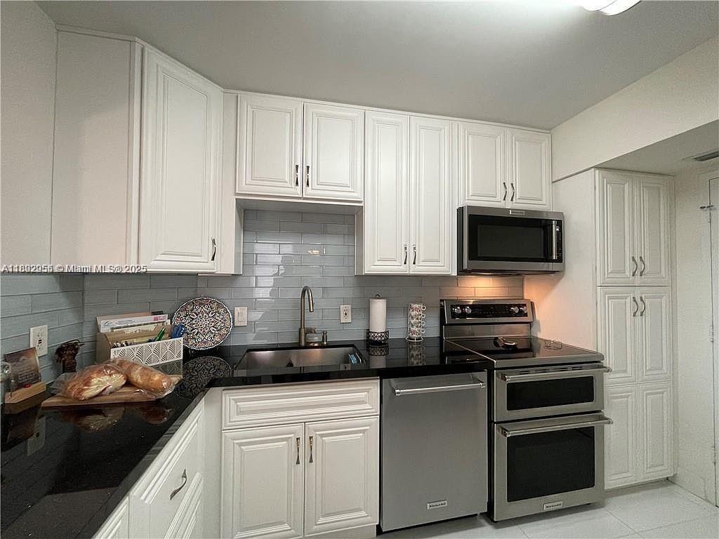 See details 601B 2 / 2 1132 sq. ft. $ 2025-10-08 0 Photo