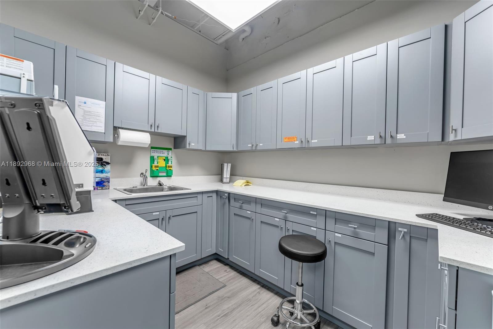 Подробнее / кв.футов $ 2025-10-08 0 Фото