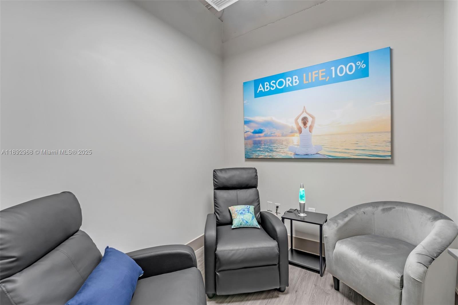 Подробнее / кв.футов $ 2025-10-08 0 Фото