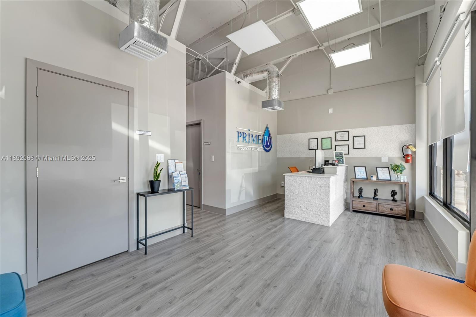 Подробнее / кв.футов $ 2025-10-08 0 Фото