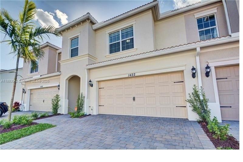Ver detalles 1422 3 / 3 sq. ft. $ 2025-10-08 0 foto