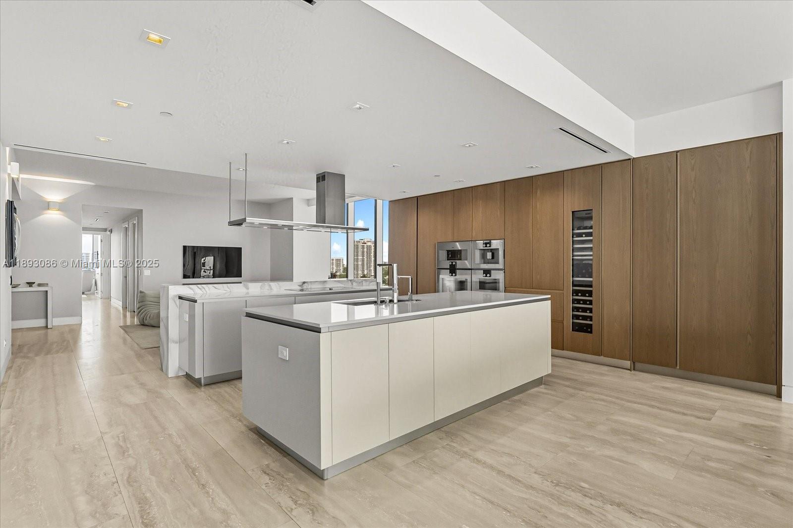 See details 1001 4 / 6 3252 sq. ft. $ 2025-10-08 0 Photo