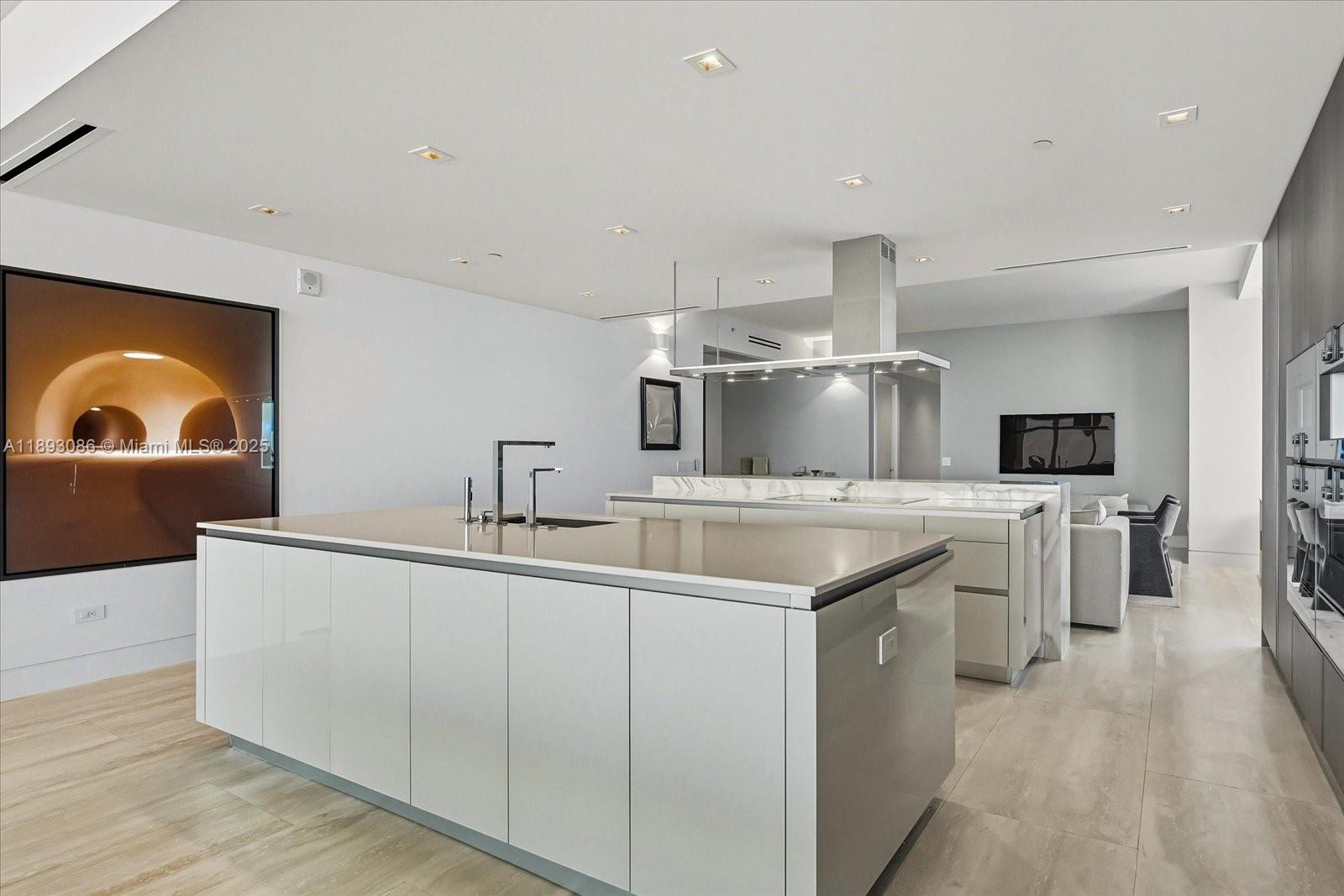 See details 1001 4 / 6 3252 sq. ft. $ 2025-10-08 0 Photo
