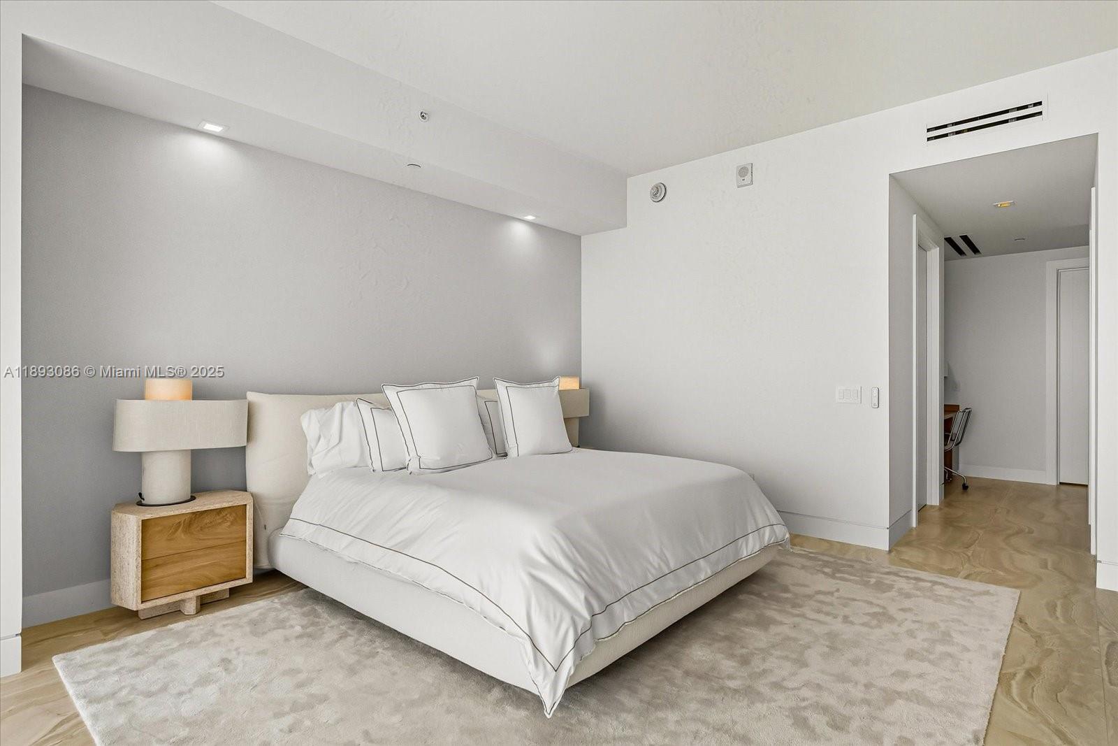 See details 1001 4 / 6 3252 sq. ft. $ 2025-10-08 0 Photo