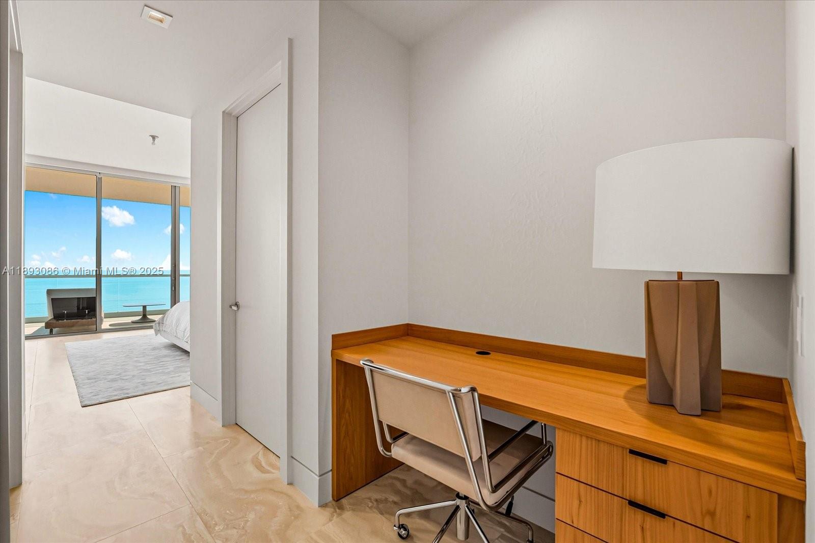 See details 1001 4 / 6 3252 sq. ft. $ 2025-10-08 0 Photo