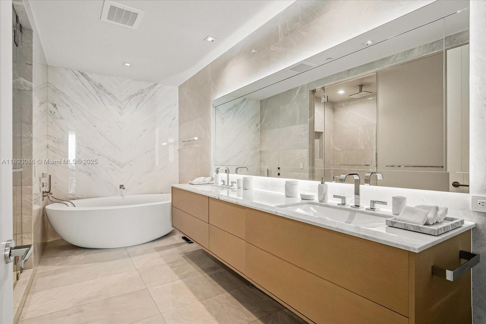 See details 1001 4 / 6 3252 sq. ft. $ 2025-10-08 0 Photo