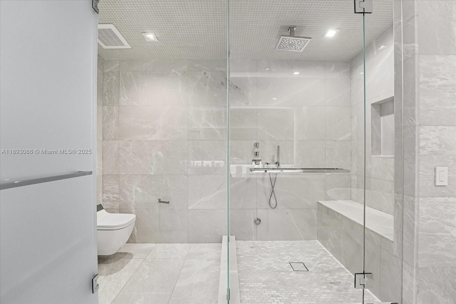 See details 1001 4 / 6 3252 sq. ft. $ 2025-10-08 0 Photo