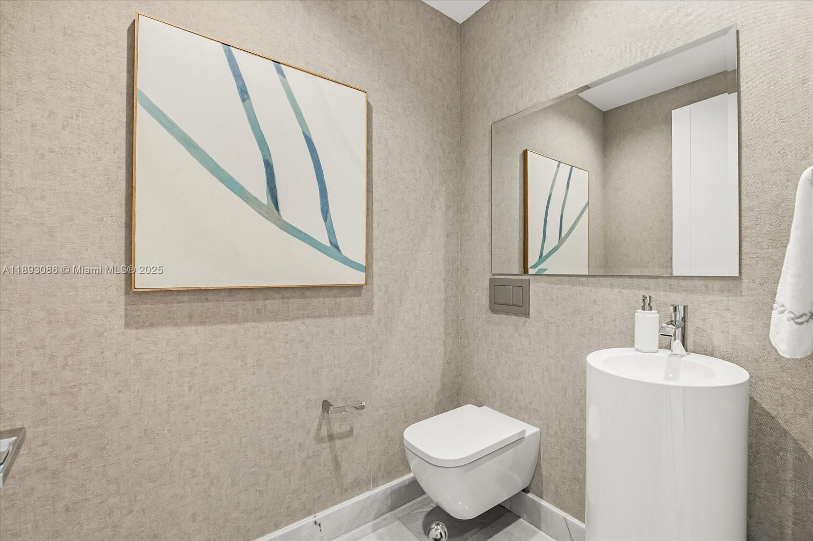 See details 1001 4 / 6 3252 sq. ft. $ 2025-10-08 0 Photo
