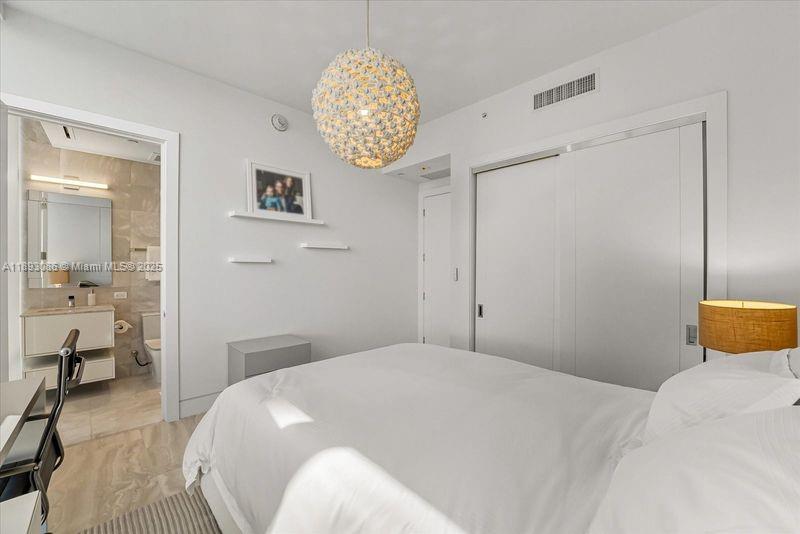 See details 1001 4 / 6 3252 sq. ft. $ 2025-10-08 0 Photo